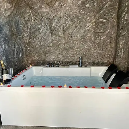 Duplex Romantique Avec Jacuzzi Privatif Apartament *