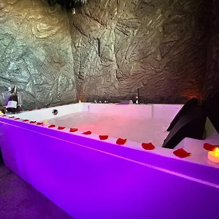 Apartament Duplex Romantique Avec Jacuzzi Privatif *