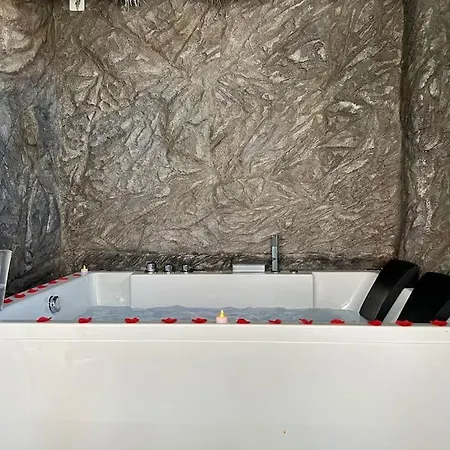 Duplex Romantique Avec Jacuzzi Privatif Apartament *